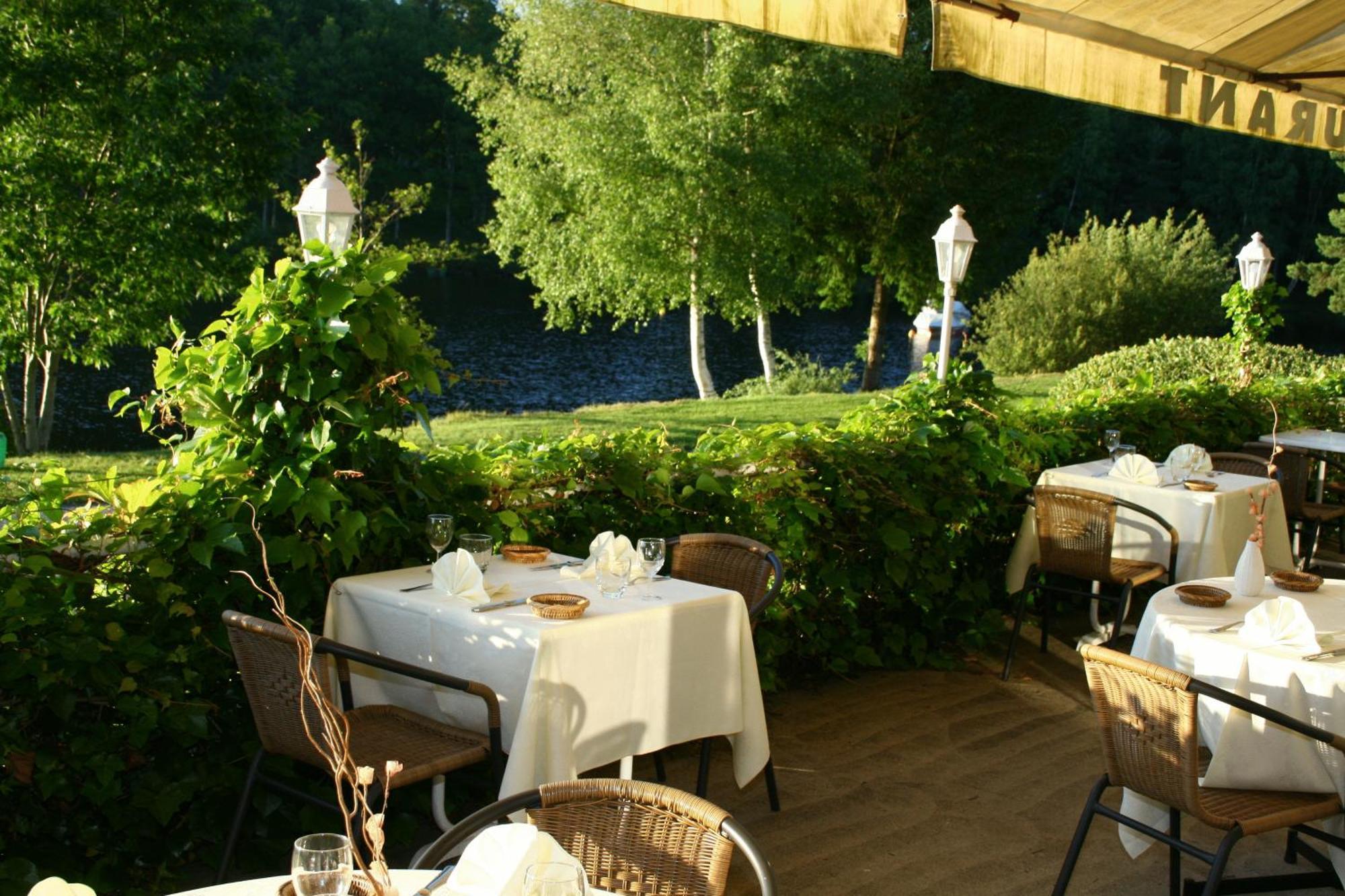 Logis Hotel Du Lac Neuvic  Kültér fotó