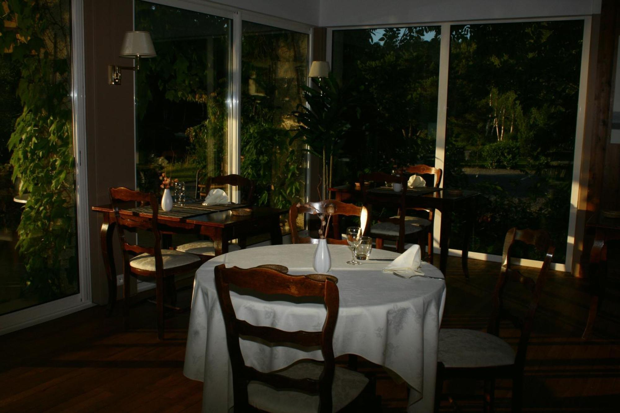 Logis Hotel Du Lac Neuvic  Kültér fotó