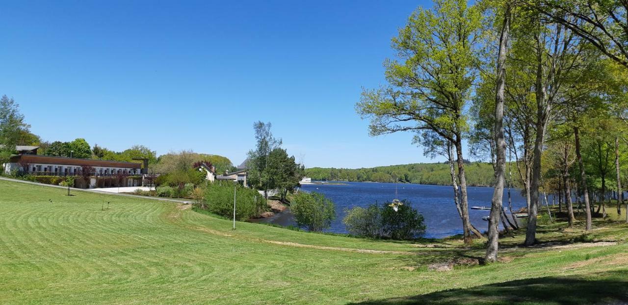 Logis Hotel Du Lac Neuvic  Kültér fotó