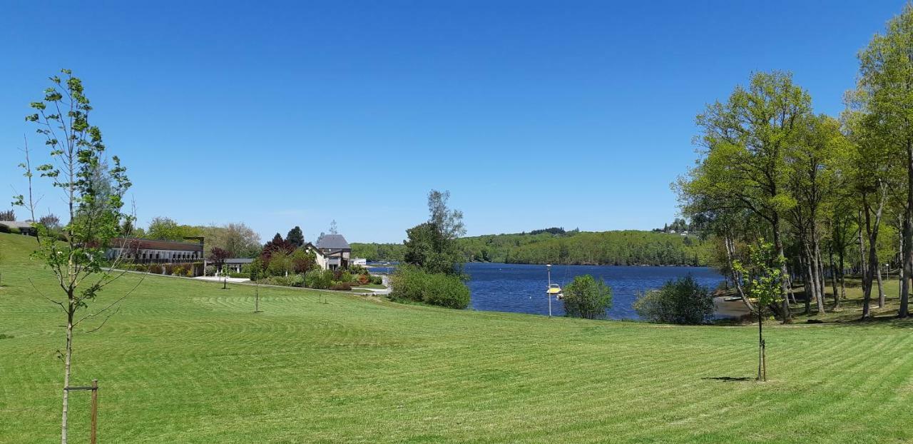 Logis Hotel Du Lac Neuvic  Kültér fotó