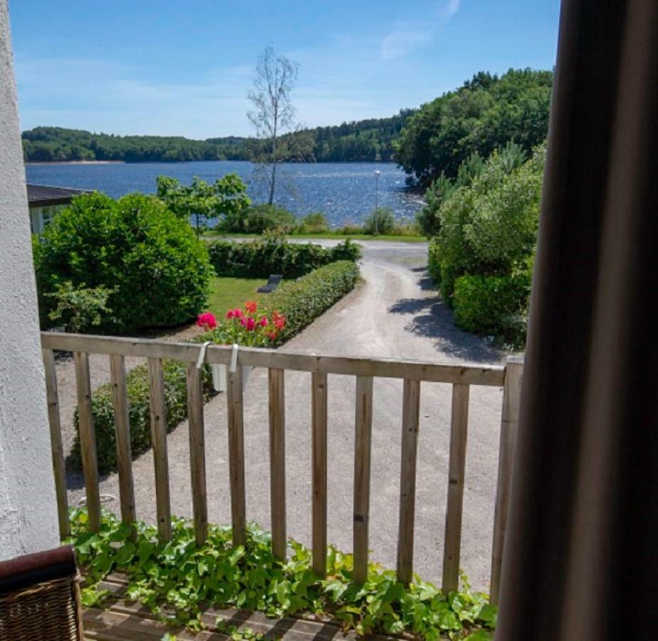 Logis Hotel Du Lac Neuvic  Kültér fotó