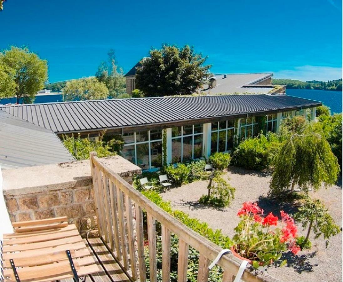 Logis Hotel Du Lac Neuvic  Kültér fotó