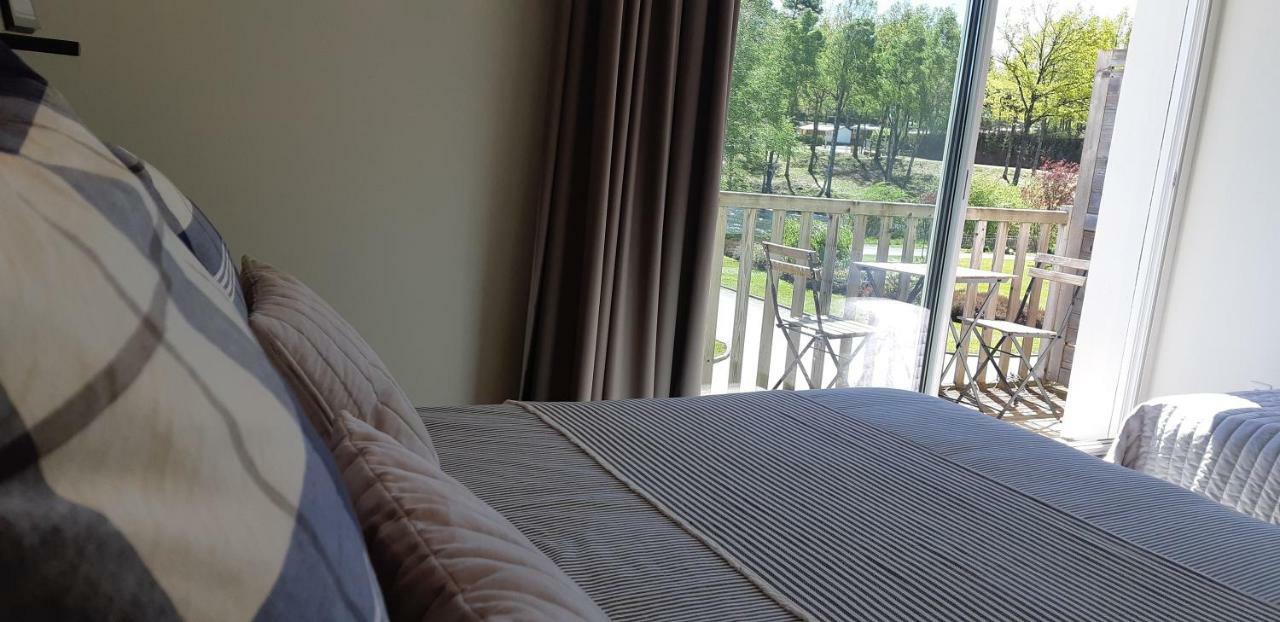 Logis Hotel Du Lac Neuvic  Kültér fotó