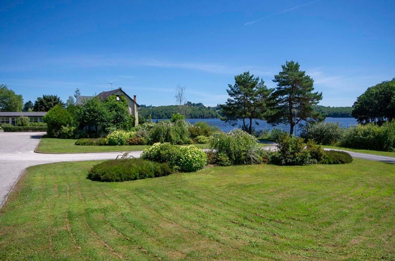 Logis Hotel Du Lac Neuvic  Kültér fotó
